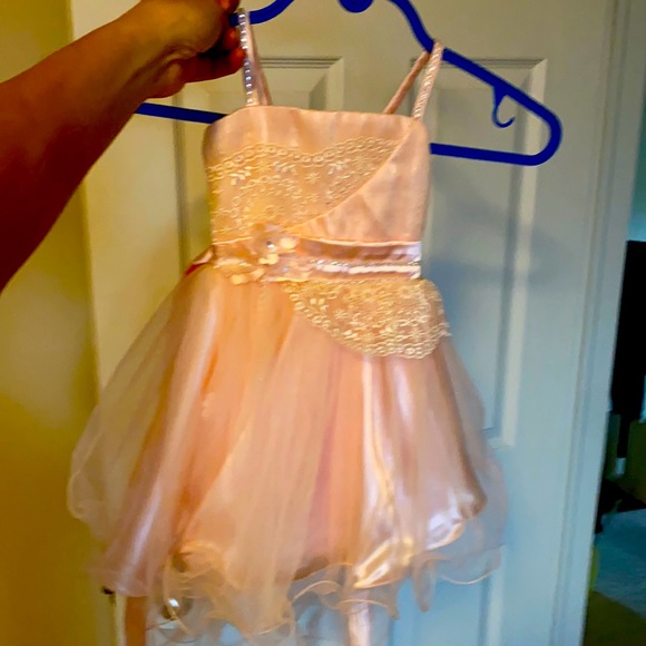Beautiful dress for a 1 year old - Picture 1 of 4